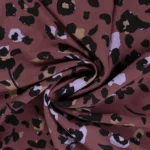 Viscose twill panterprintbloemen donker rosé