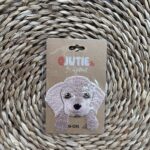 Strijkapplicatie hondje beige – Qjutie & the Qjutest