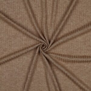 Bruine tricot stof met gedraaide knoop in het midden en zichtbare textuurstructuur