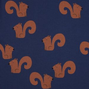 Donkerblauwe stof met herhalend patroon van bruine eekhoorns met gekrulde staarten