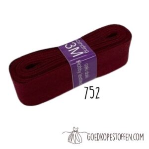 Bordeauxrood tricot biaisband nummer 752 opgerold met paarse banderol van het merk 3W Textiel
