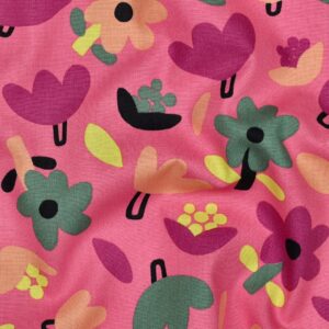 Roze stof met kleurrijk bloemenpatroon in groen, oranje, paars en geel met abstracte vormen